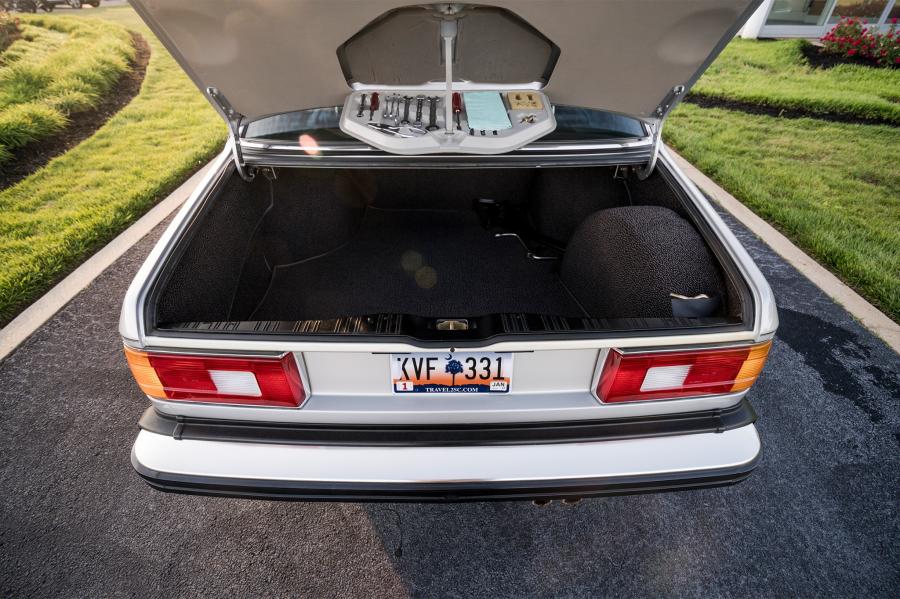 Багажник BMW 733i 1978 года  (NA) (фото 18 из 33)